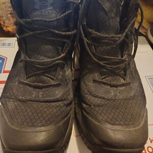 Under Armour Men’s Black Athletic Trail Shoes